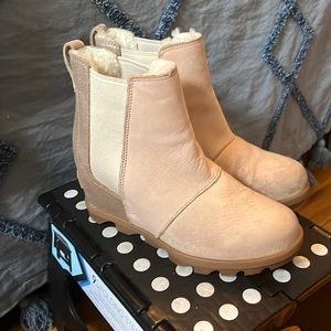 Sorel white wedge booties